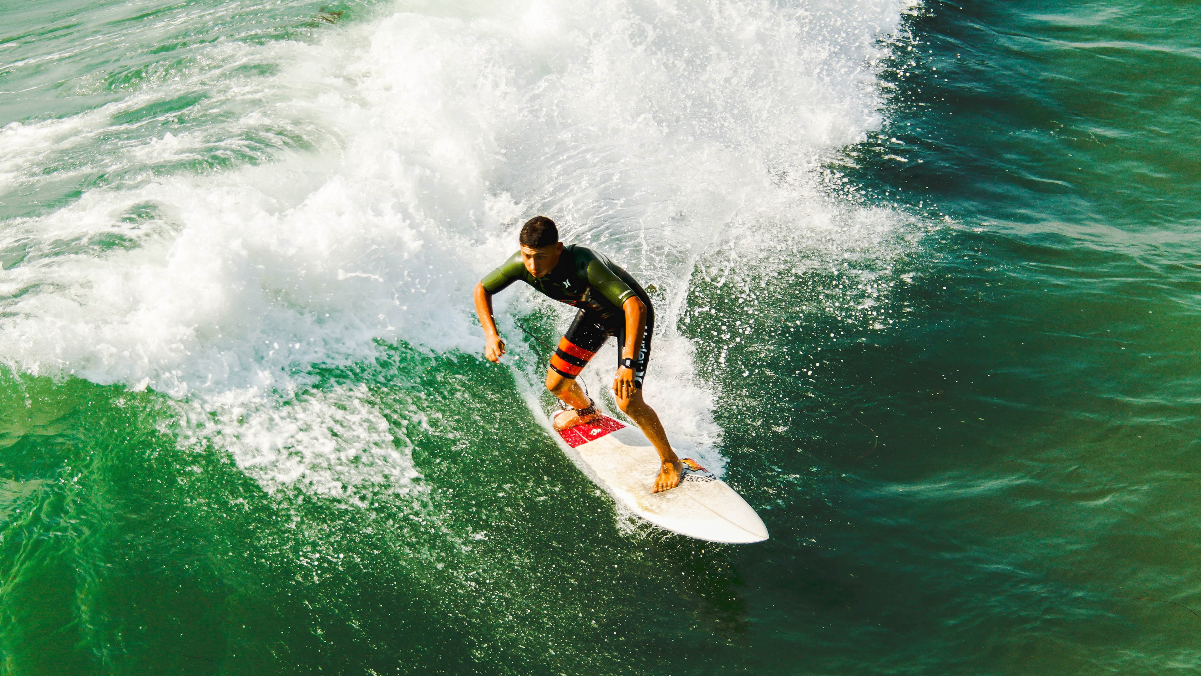 亚运会最新形势：曼城高居榜首，山东泰山强势追赶，冠军归属成迷