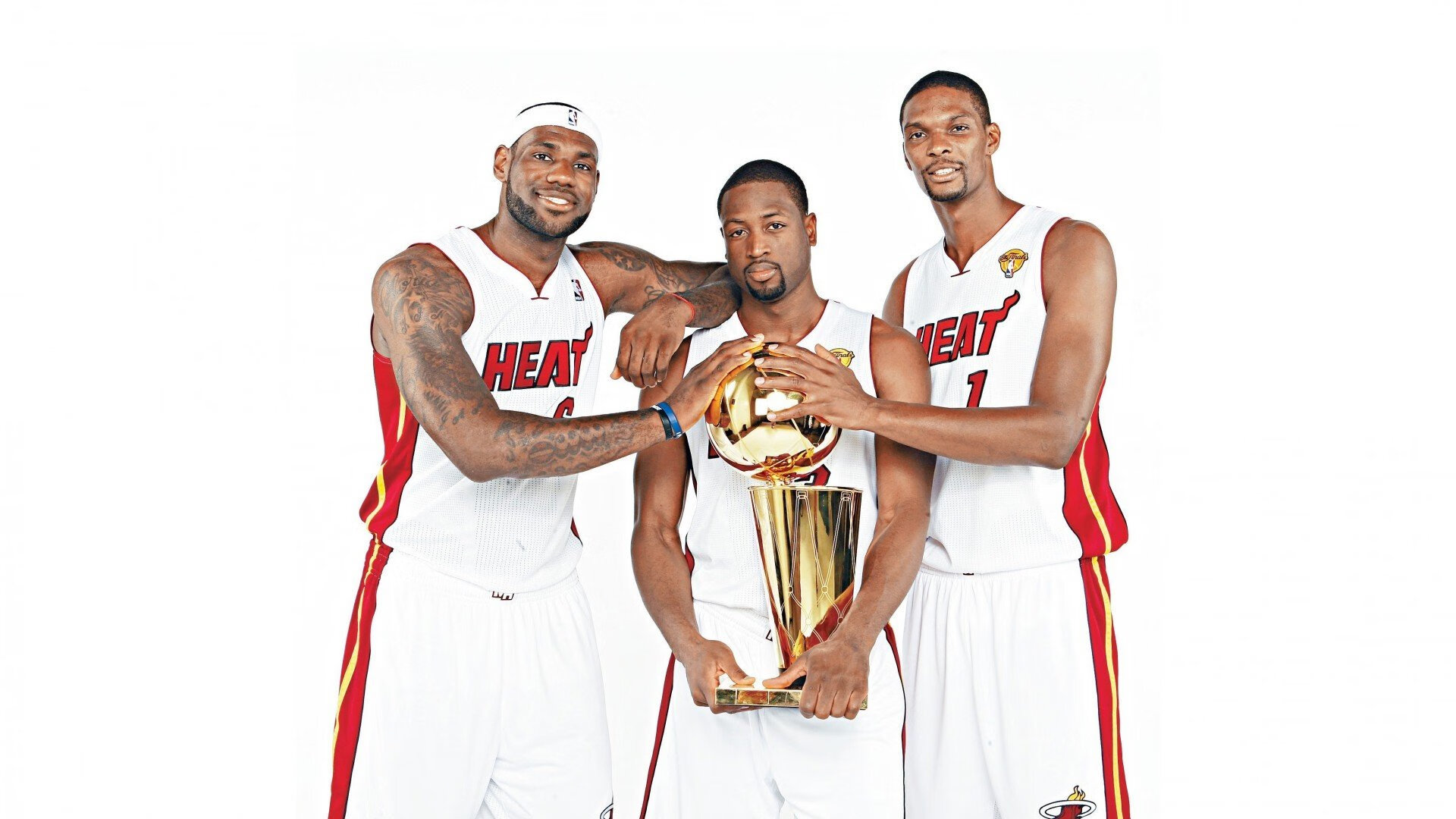 国王杯半决赛爆出冷门!纽约尼克斯鏖战广州队,争冠形势突变