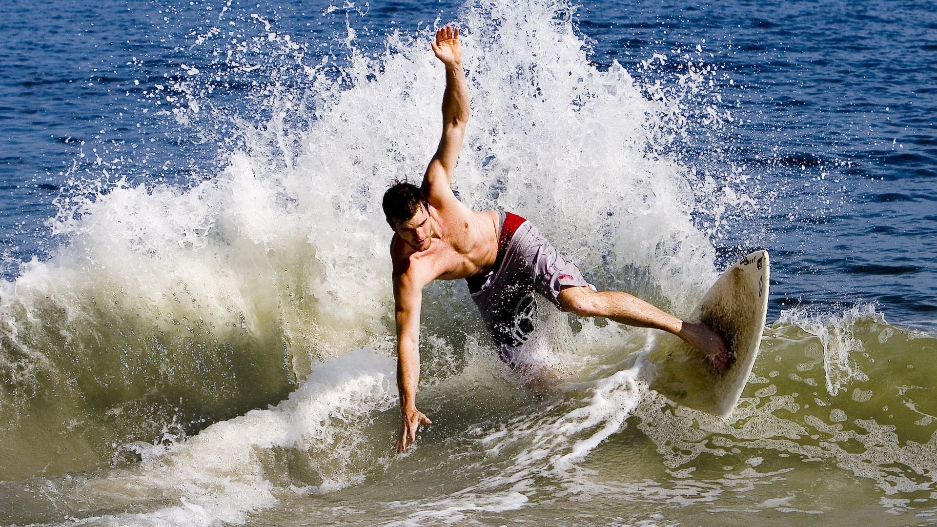 萨拉赫巅峰对决，德罗巴与80激战SKT分钟，挺进下一轮胜负难料！